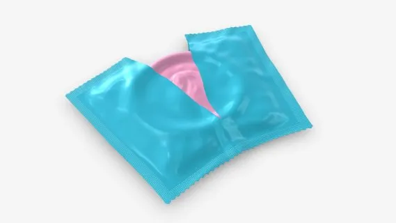打开包装的避孕套 安全套 计生用品 成人用品 套子