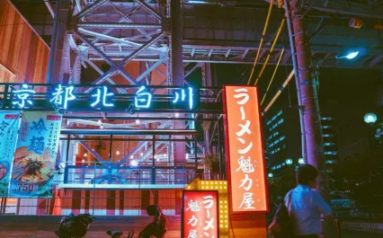全息霓虹幻象的赛博朋克东京街景摄影作品分享赏析